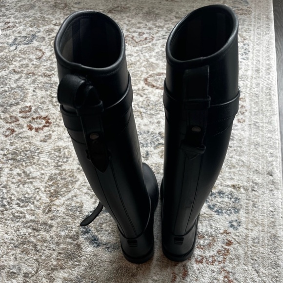 Burberry esquestrian tall boots - Picture 3 of 4